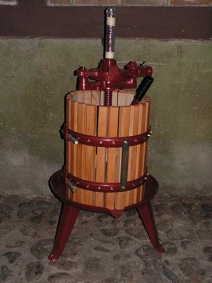 Frugtpresse / Vinpresse, 30 liter. Oplukkelig pressekurv.